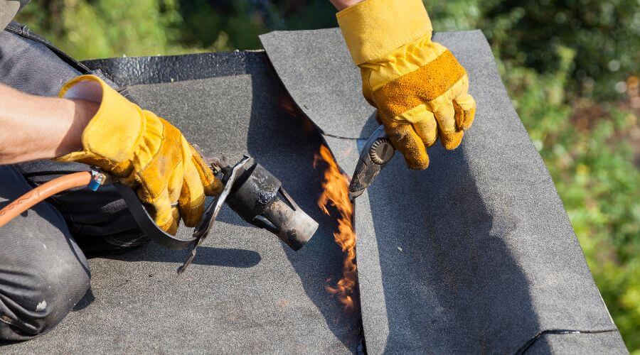 Professional flood damage restoration services in Isle Saint George, OH